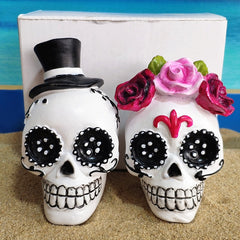 Resin Couple Skull Statues