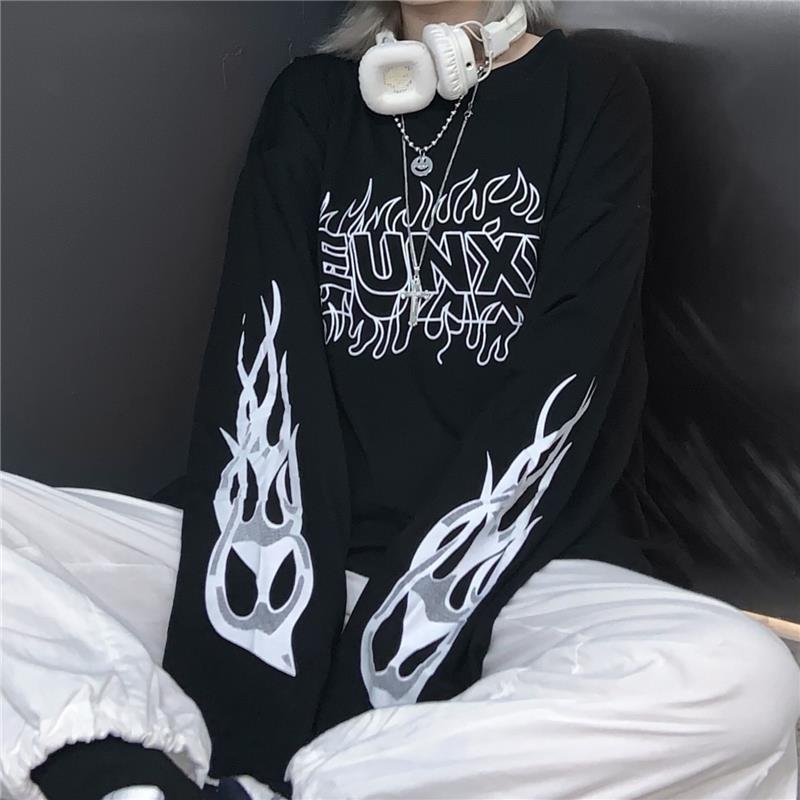 Oversize with gothic print sweatshirt