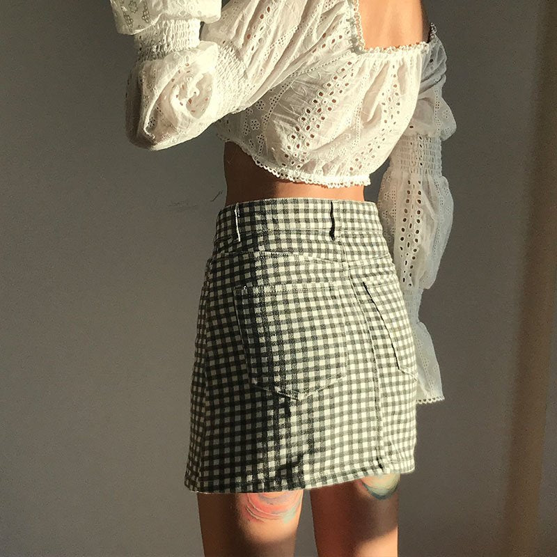 Long-Sleeved Crop Top Lace Up