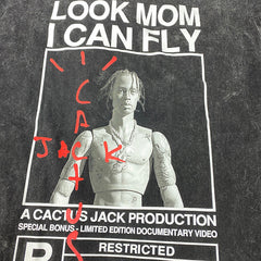 Look mom I can fly Distressed T-shirt