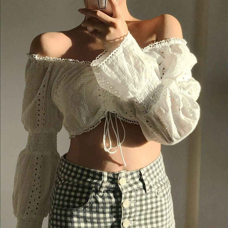 Long-Sleeved Crop Top Lace Up